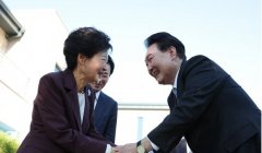 时隔12天，尹锡悦和她又见了